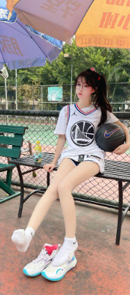 李昕篮球极限挑战：突破与激情的完美碰撞